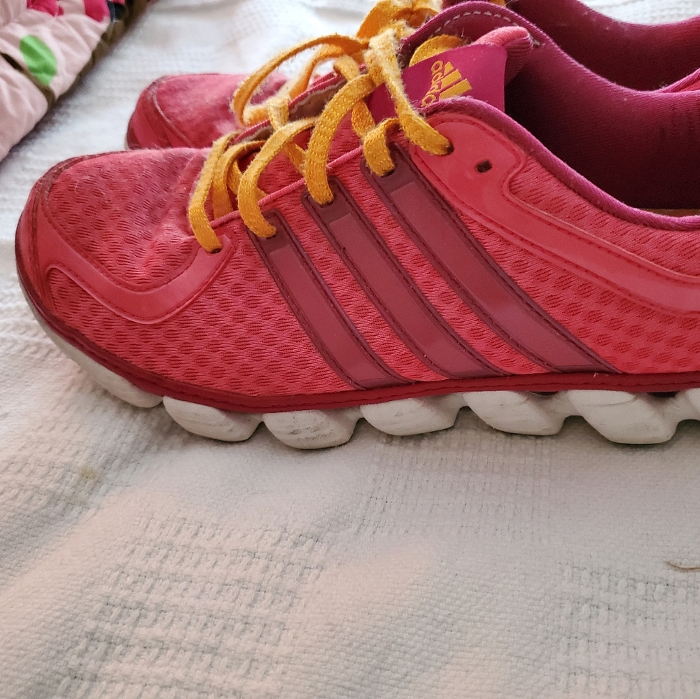 ADIDAS size 9 pink/cantelop color very comfortable